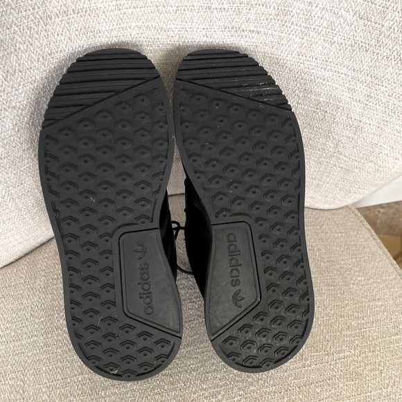 Black Adidas 🖤 - Picture 9 of 9